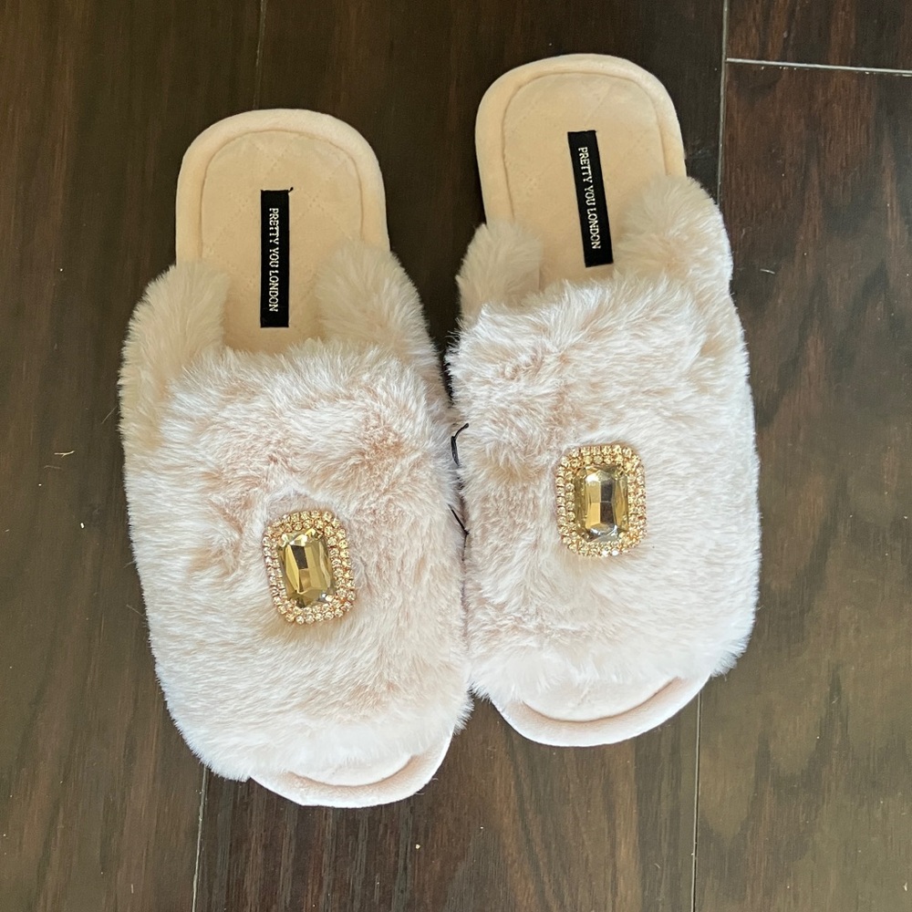 Fuzzy Cream Slippers with Jewel Accent
